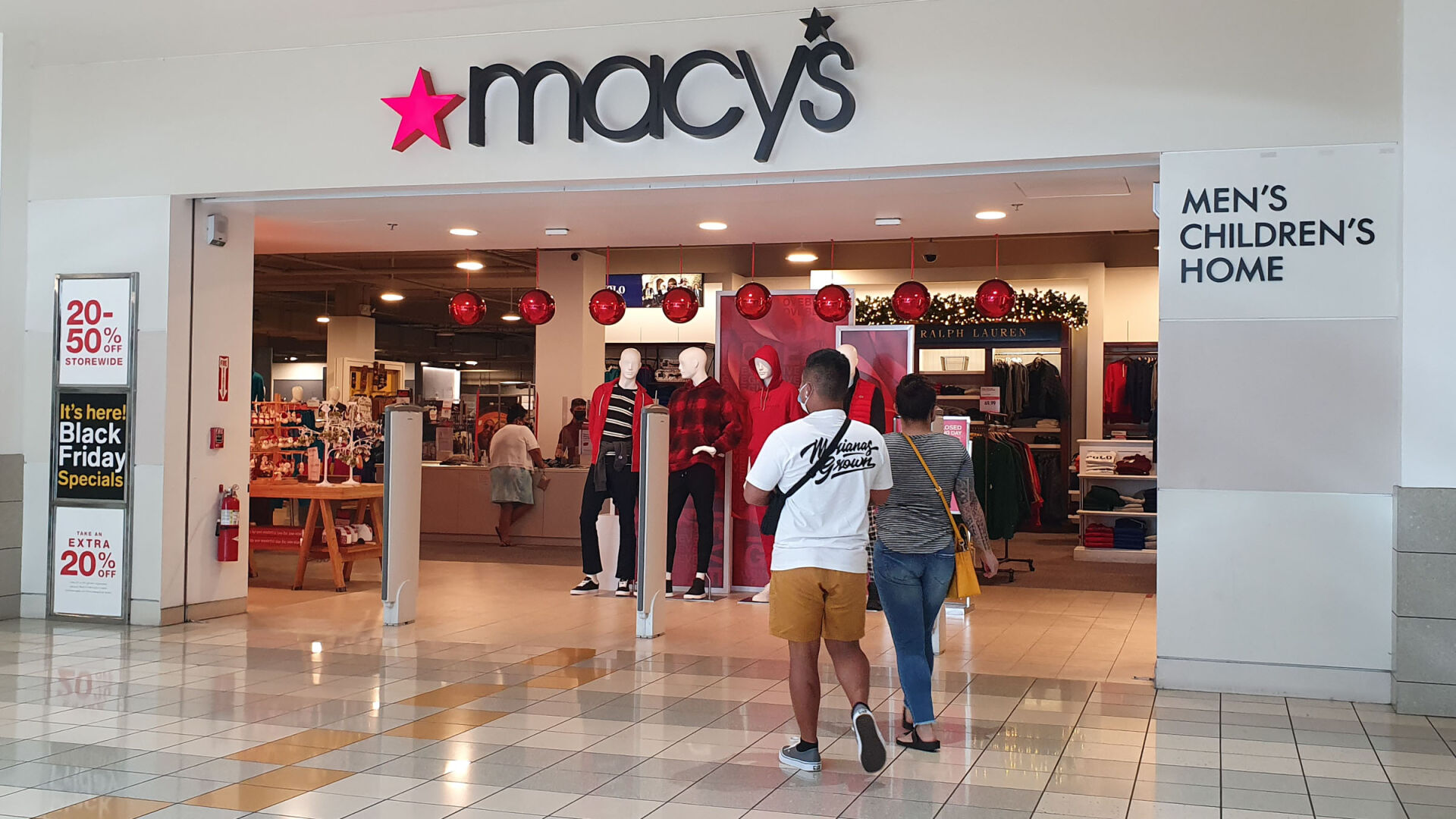 Retailers welcome Black Friday shoppers early